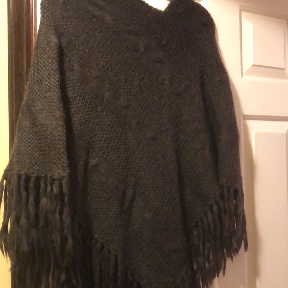 Poncho - Picture 3 of 3
